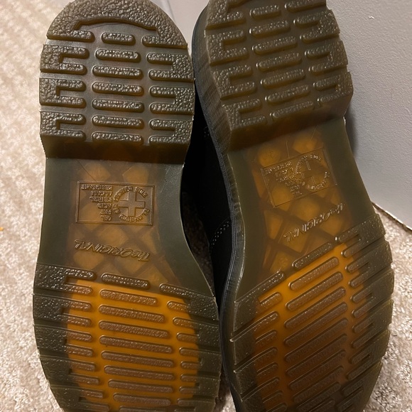 Vegan Dr. Martens Chelsea Boot - Picture 7 of 7